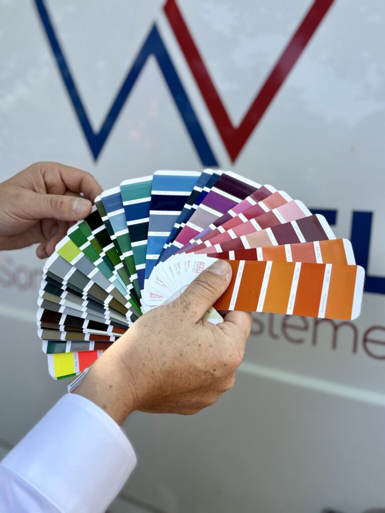 RAL-Farben zur Auswahl für Sonnenschutzanlagen.